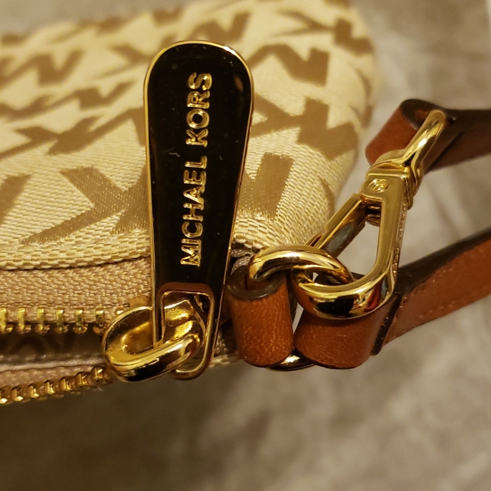 Authentic Michael Kors wrist bag - Picture 4 of 5
